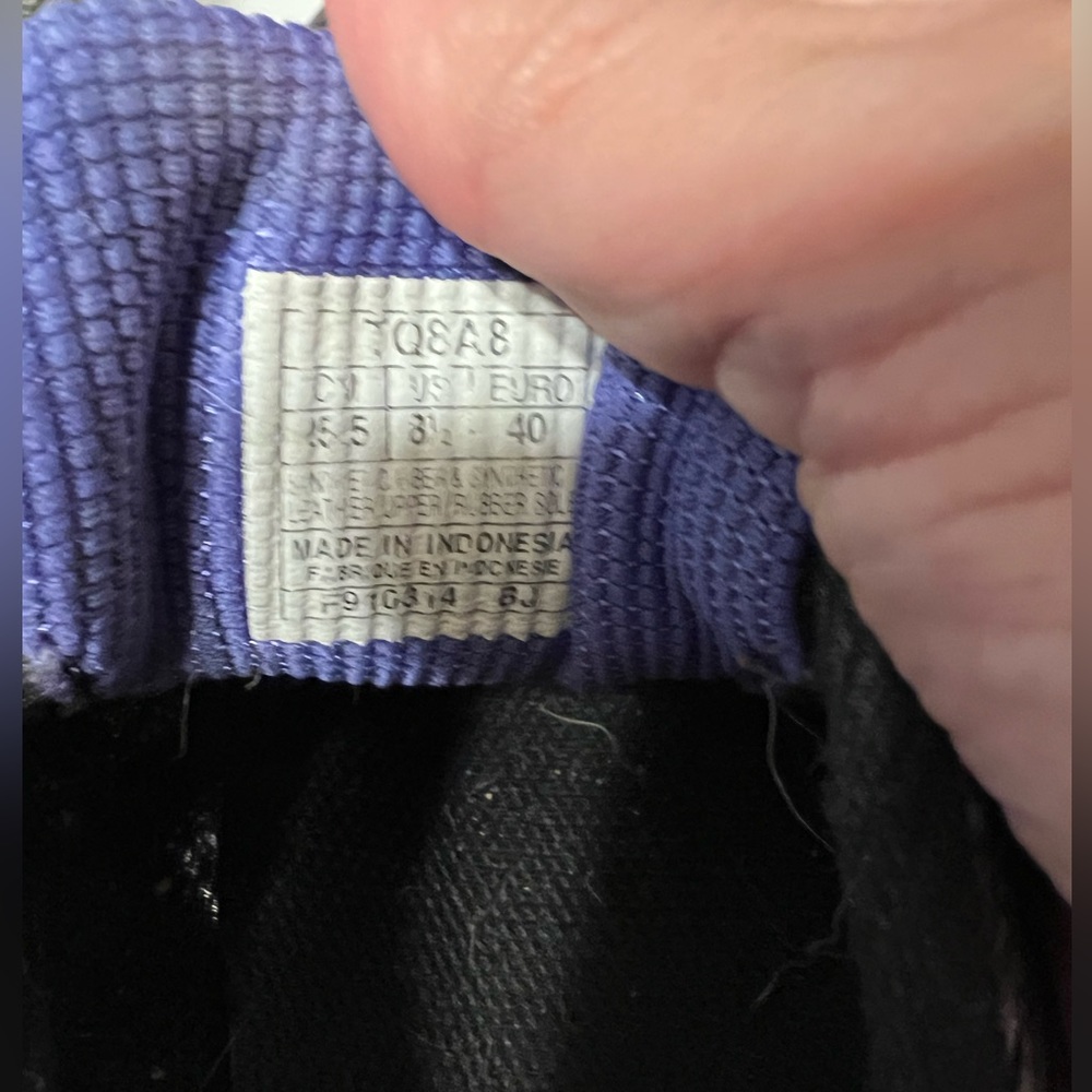 ASICS - Picture 3 of 4